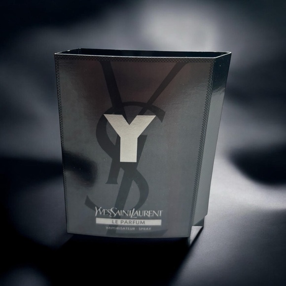 Yves Saint Laurent Black Opium beauty bundle - Picture 4 of 4